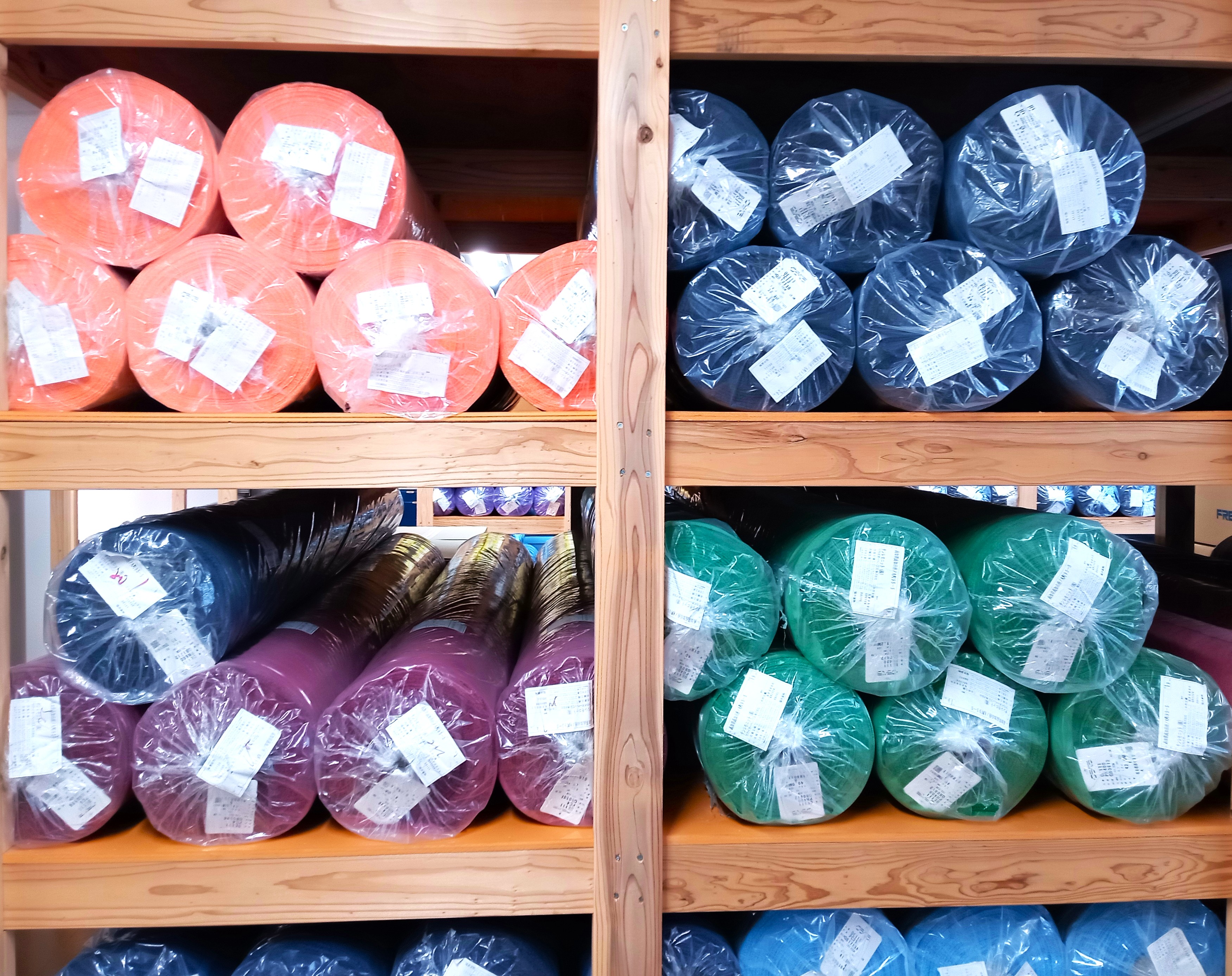 2. 編立・染色 (Yarn stock)